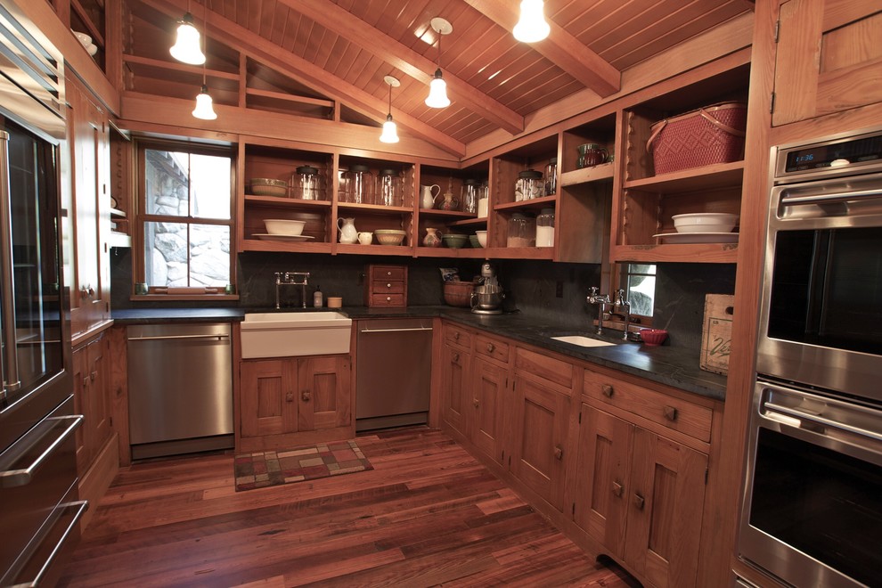 Photo of a mid-sized country u-shaped eat-in kitchen in Other with a farmhouse sink, shaker cabinets, medium wood cabinets, marble benchtops, multi-coloured splashback, stainless steel appliances, medium hardwood floors and with island.