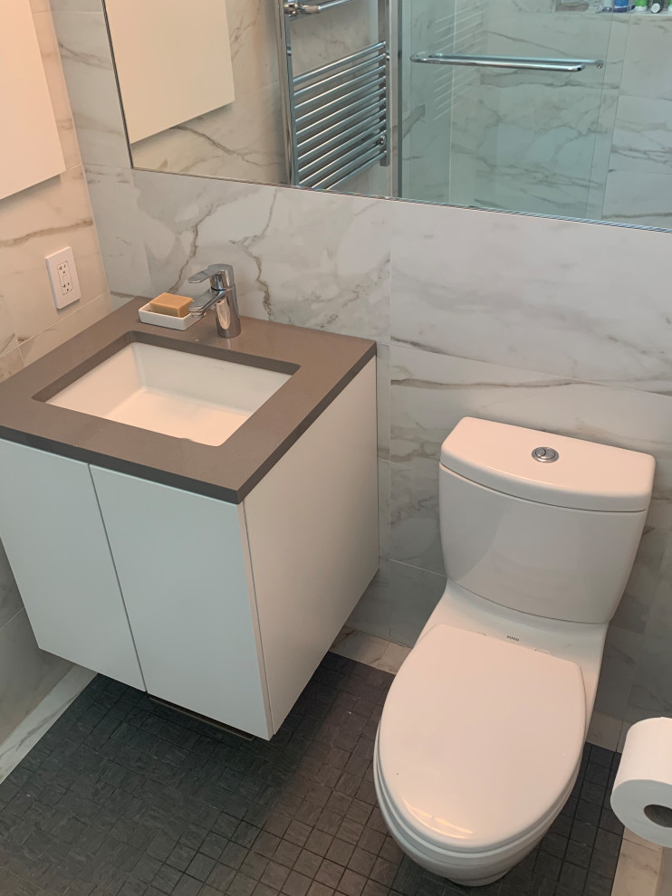 Small modern bathroom in Alexandria