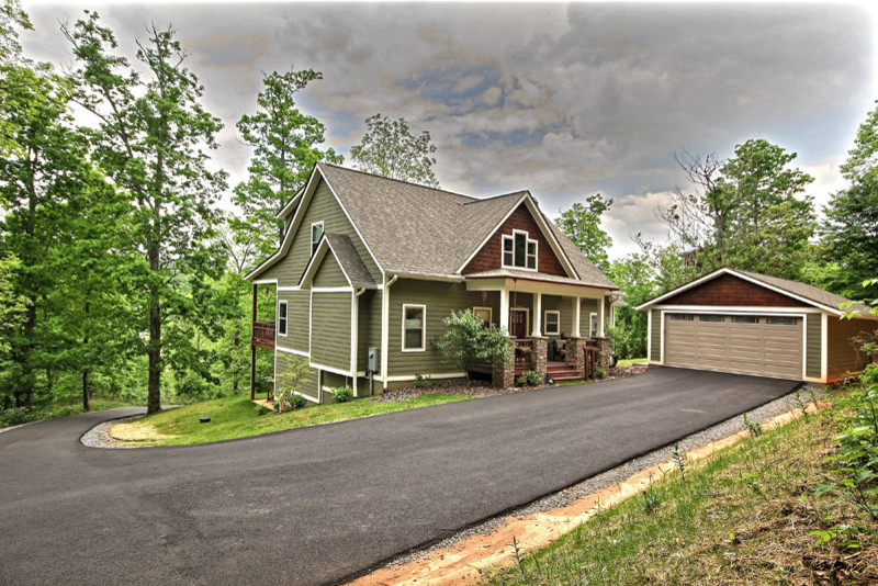 This is an example of a traditional exterior in Atlanta.