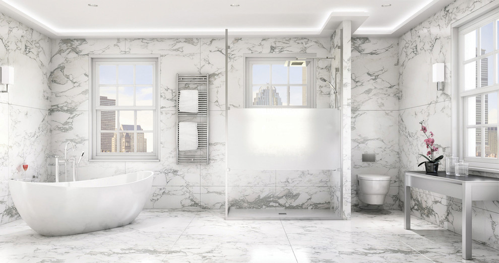Immagine di un'ampia stanza da bagno contemporanea con doccia aperta e pavimento in marmo