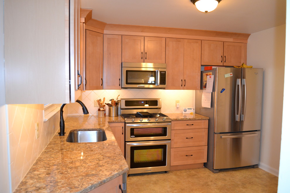 Transitional kitchen photo in Baltimore