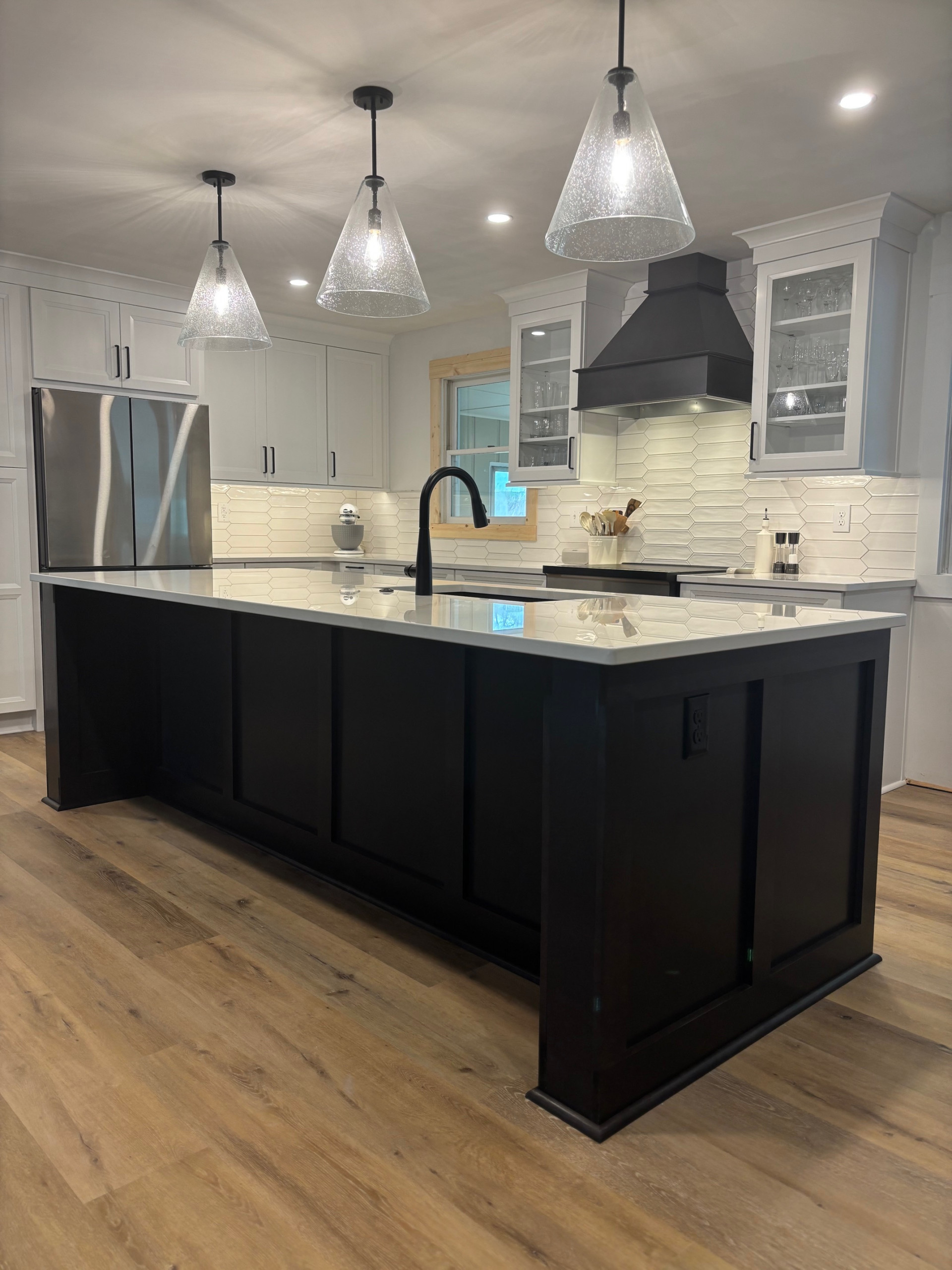 Kitchen with an Unexpected Pop!