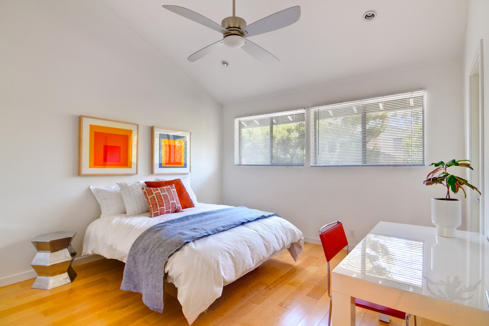 Photo of a contemporary bedroom in San Diego with white walls.
