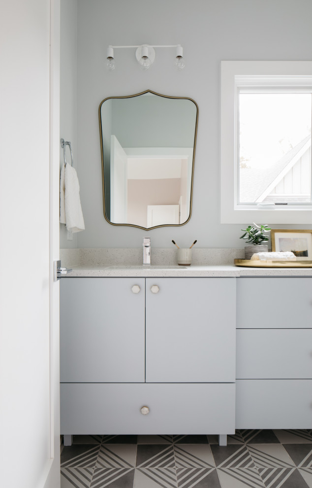 Bathroom - bathroom idea in Chicago