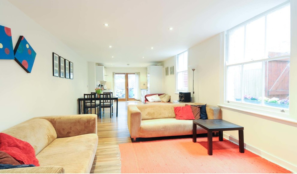 A long narrow kitchen/dining/lounge