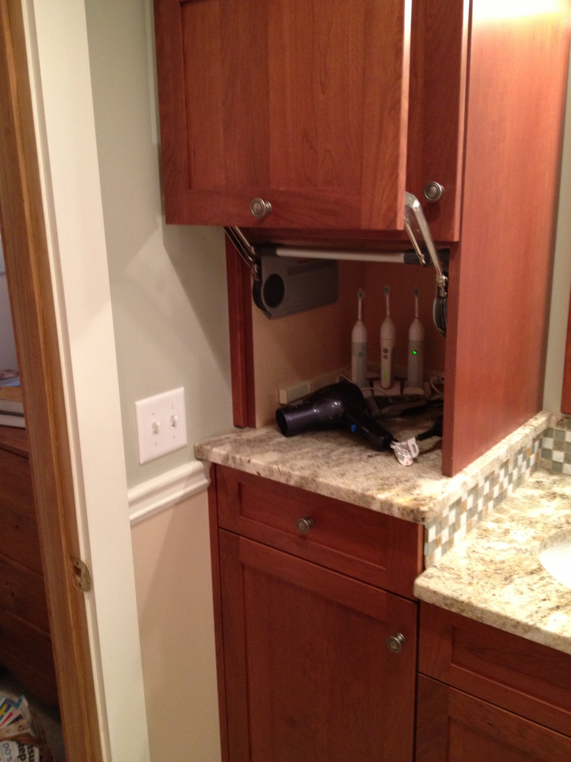 Toothbrush Charging Station Bathroom Ideas Photos Houzz