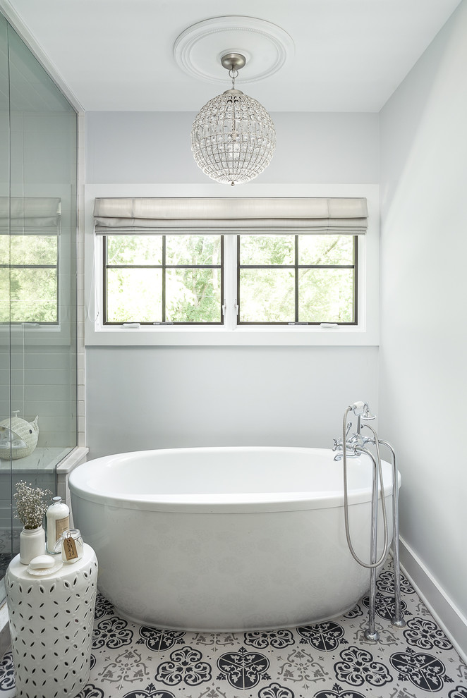 Bathroom - master bathroom idea in Chicago