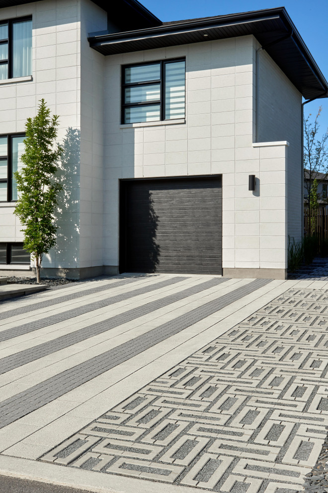 Foto di un vialetto d'ingresso minimalista davanti casa con pavimentazioni in cemento