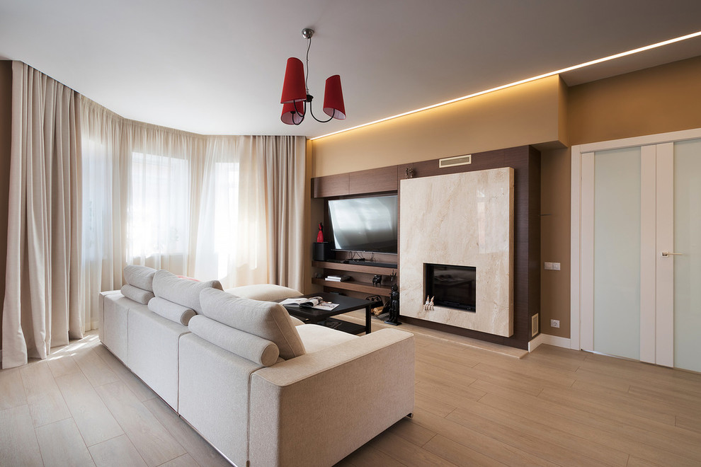 Яркий дом в пригороде