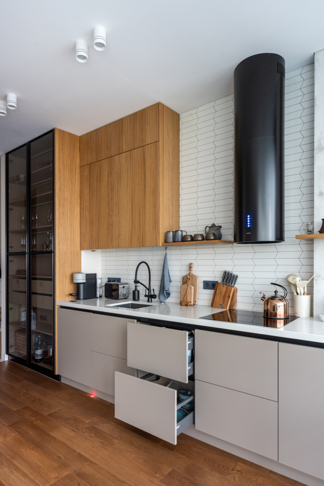 Кухня комбинированная со шпоном