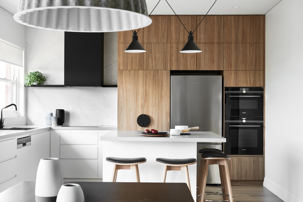 Mid-sized contemporary kitchen in Sydney.