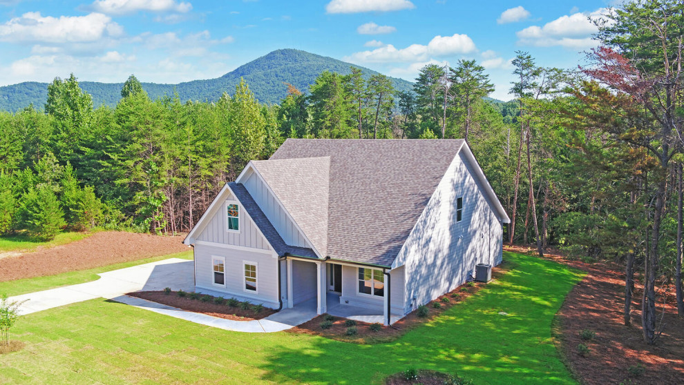 Home design - transitional home design idea in Atlanta