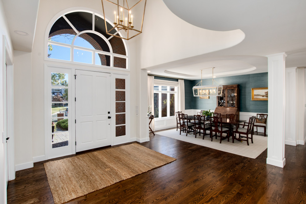 Transitional entryway photo in Denver