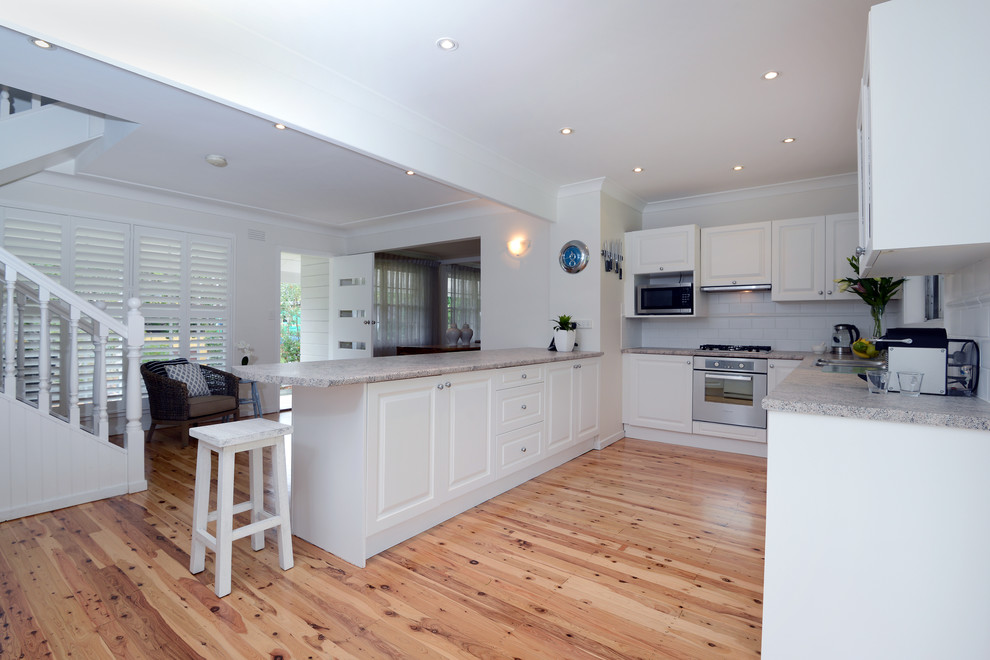 Inspiration for a transitional kitchen in Sydney.