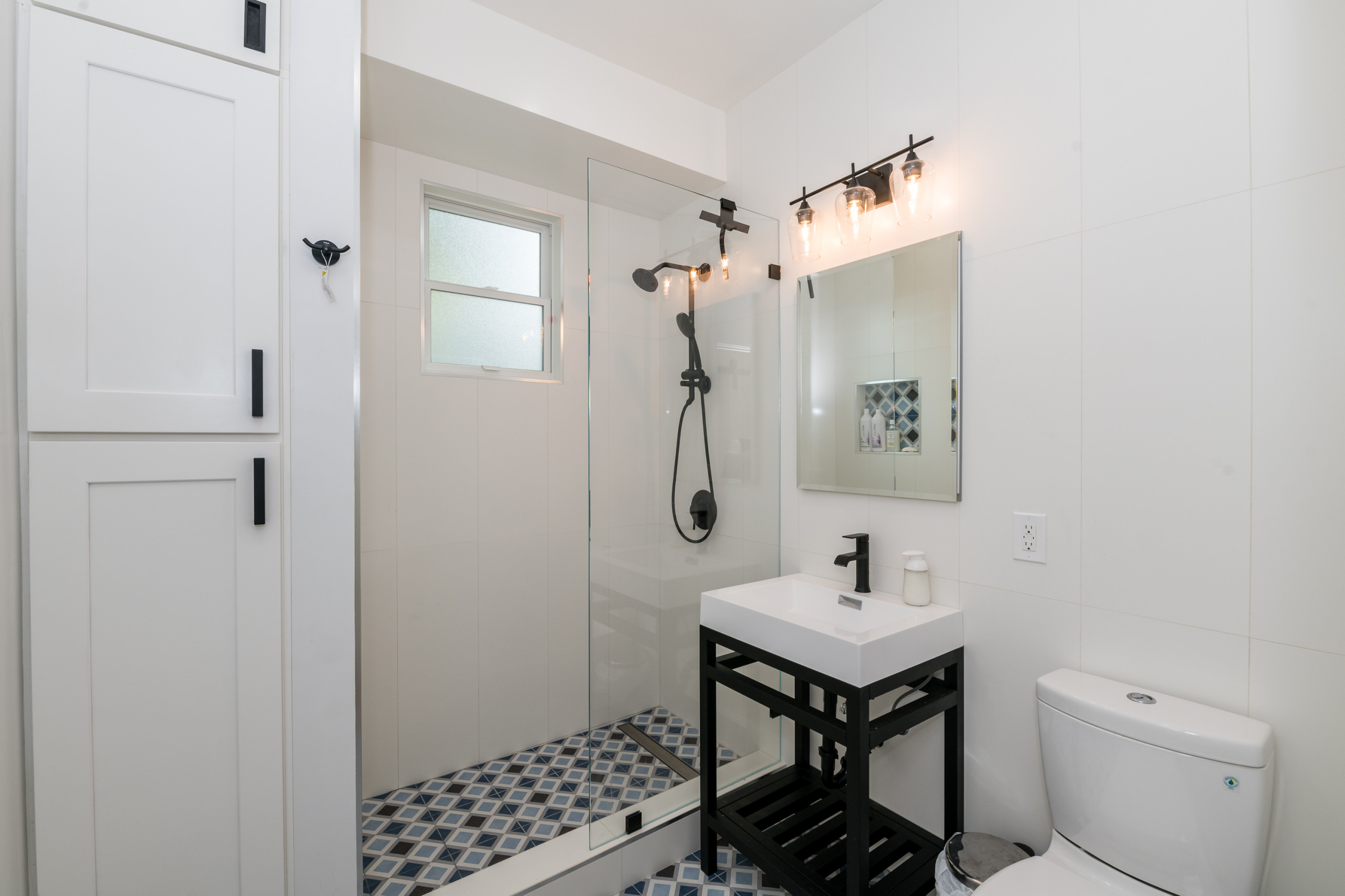 Modern Bathroom Design & Remodel - Oakland