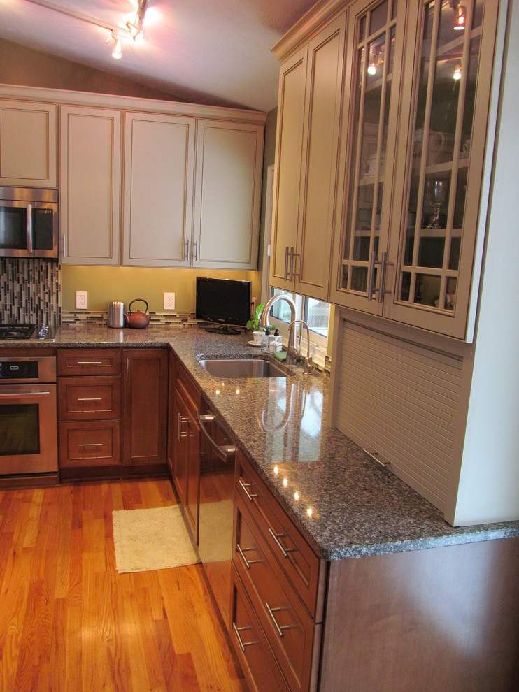 Kitchen - transitional kitchen idea
