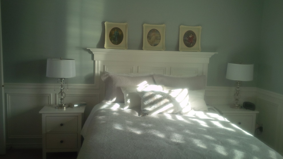 Immagine di una camera da letto chic