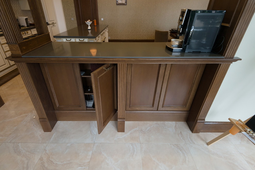 Мебель предметы интерьера в загородном доме.