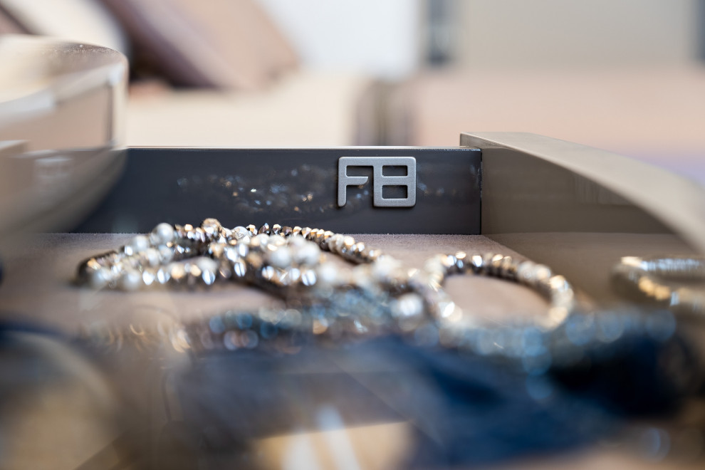 Дом на набережной