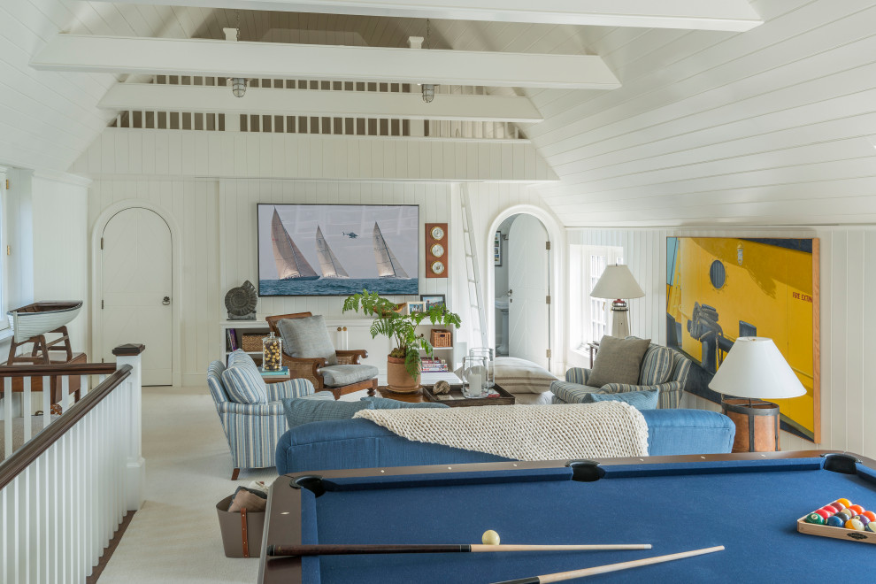 На фото: двухуровневая гостиная комната в морском стиле с белыми стенами, ковровым покрытием, телевизором на стене, бежевым полом, балками на потолке, потолком из вагонки, сводчатым потолком и стенами из вагонки с