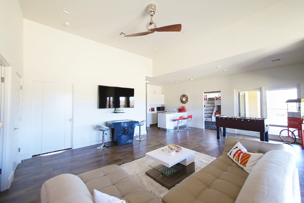 Lake House Dream - Upstairs game room with in ceiling speakers and another wet bar.