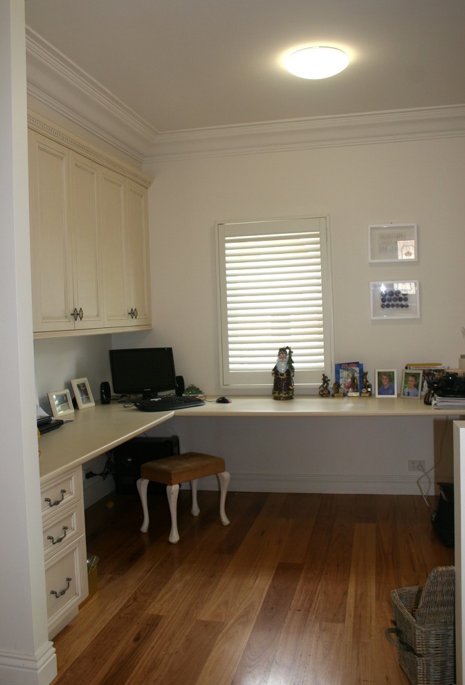 Inspiration for a traditional home office in Sydney.