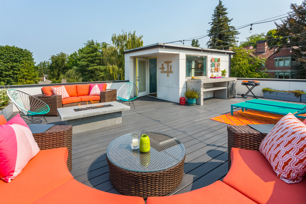 Transitional deck photo in Seattle