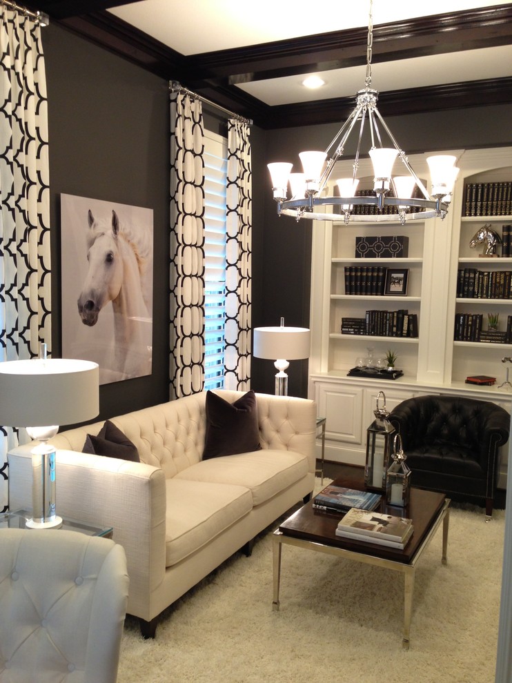 Photo of a transitional home office in Dallas.