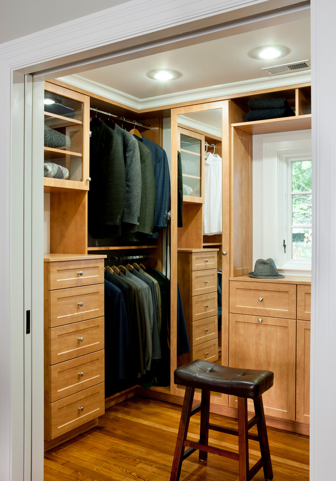 Inspiration for a traditional storage and wardrobe in Boston.