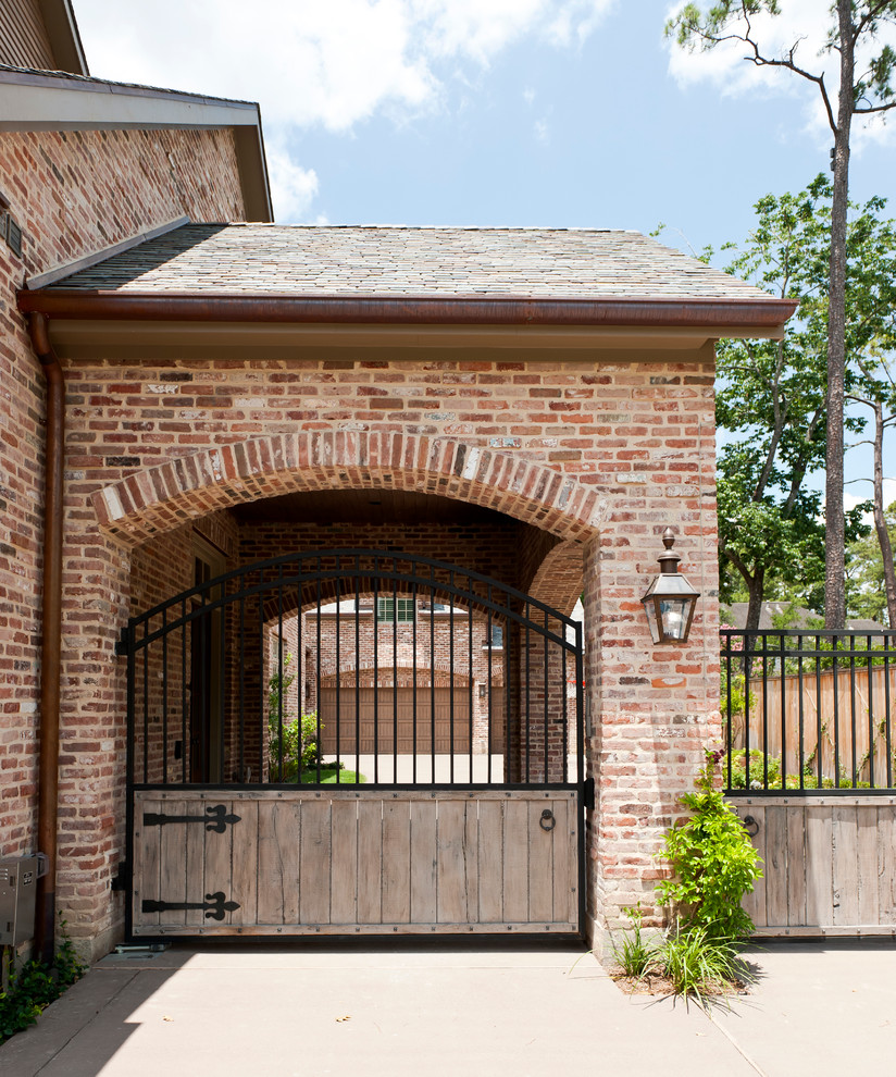 Traditional detached garage in Houston.