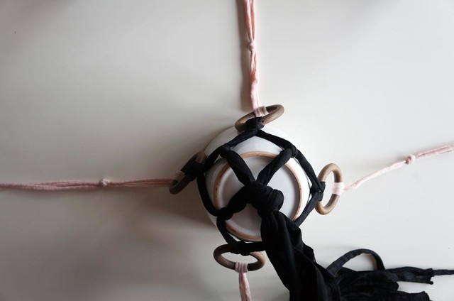 Hazlo tú mismo: Un bonito macetero colgante con cuerdas y anillas