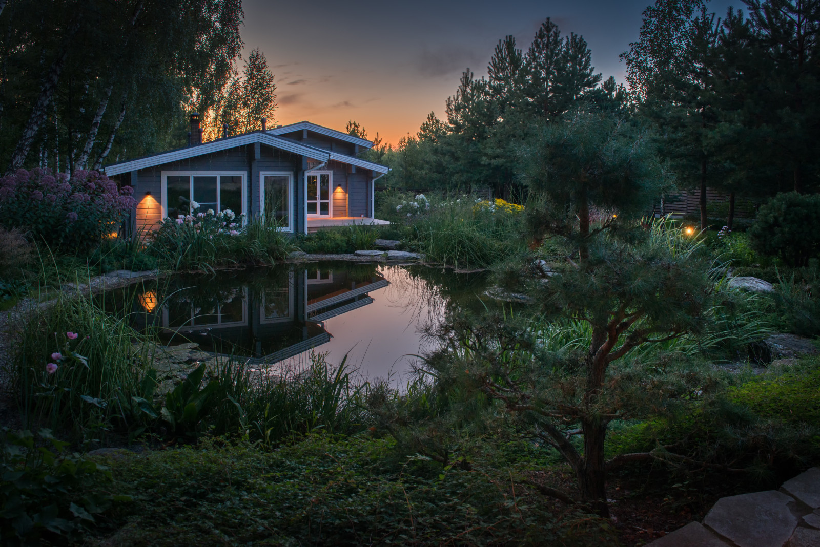 Озеро в лесу. Посёлок Приволье.