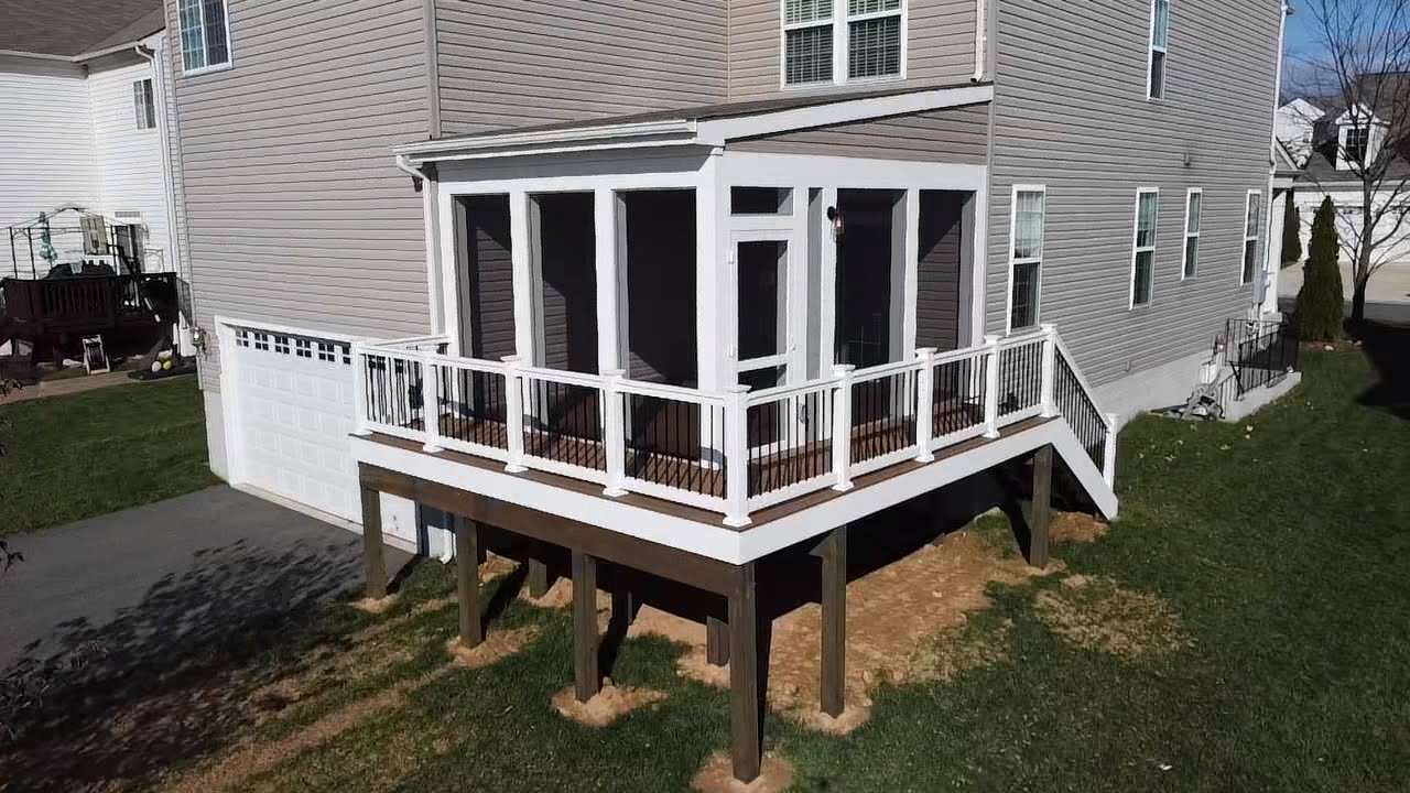 Screened in deck w/ outer walkway