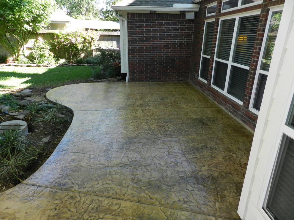 Design ideas for a traditional patio in Houston.