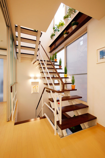 26坪の土地にビルトインガレージ3台 4ldk 地下収納 屋上を実現した狭小住宅 Modern Other By 建築システム Houzz Uk