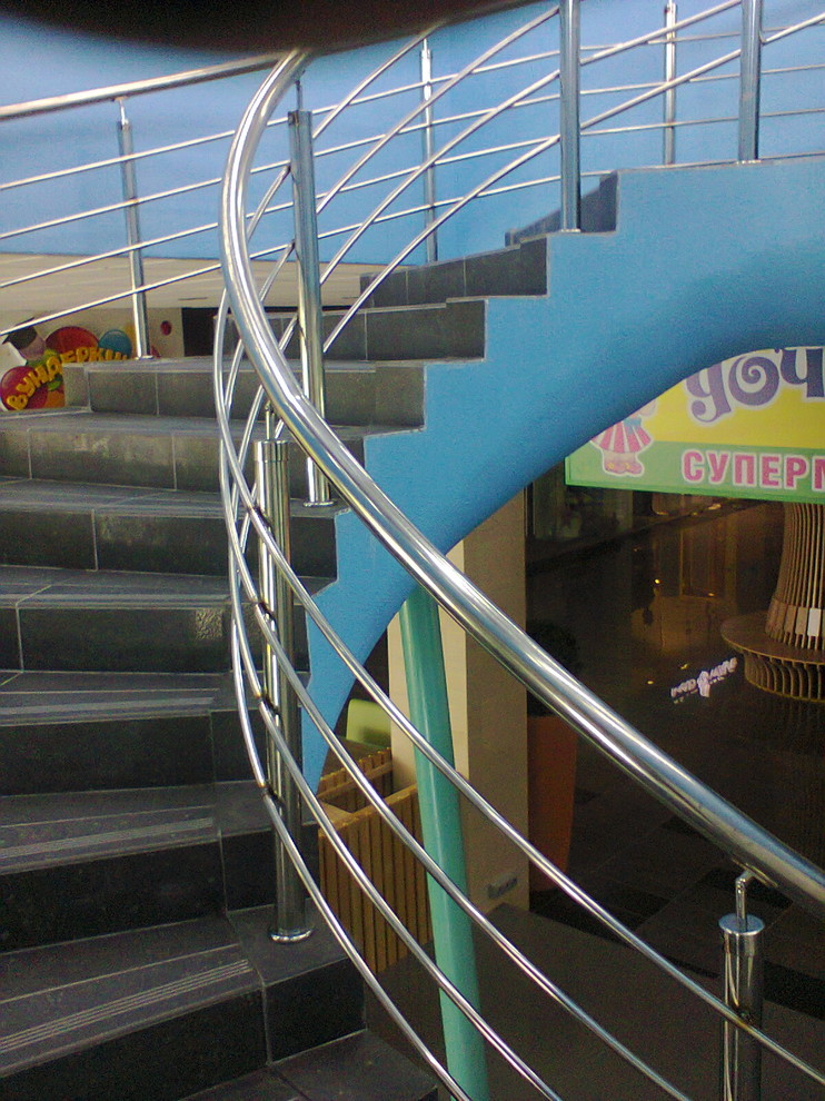 Перила из нержавейки в аквпарке.