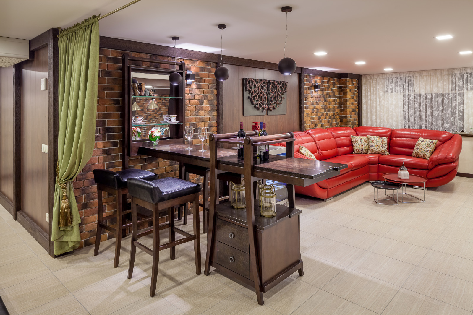 Двухэтажный дом с цокольным этажом и мансардой