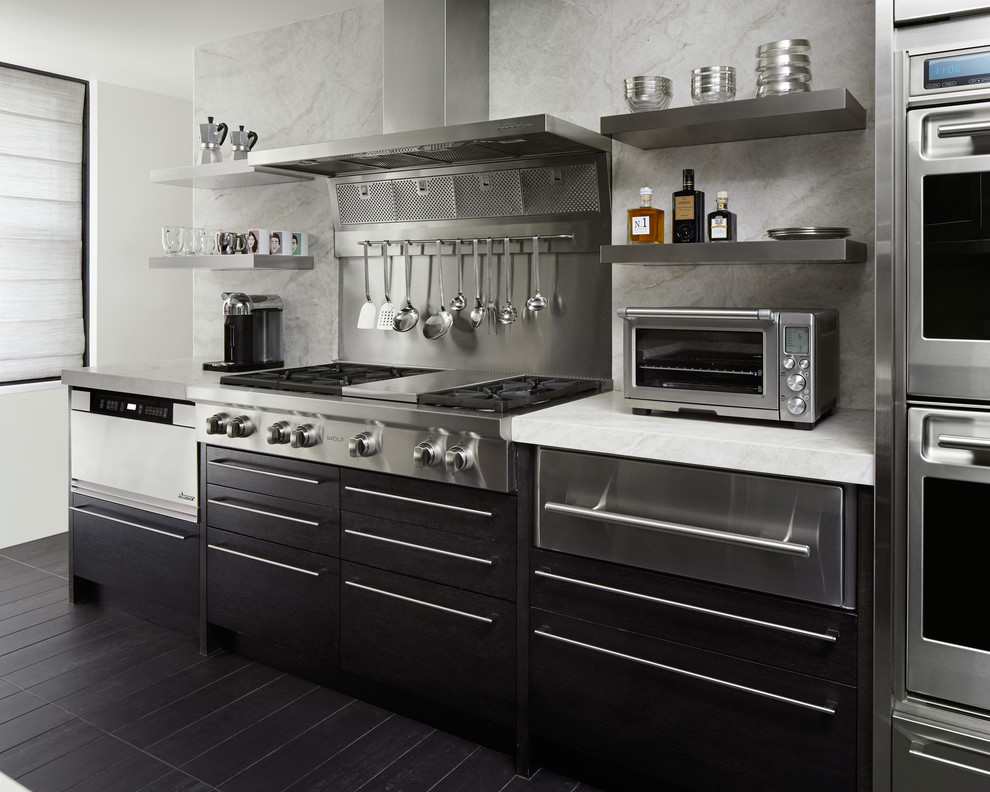 Example of a trendy kitchen design in Chicago