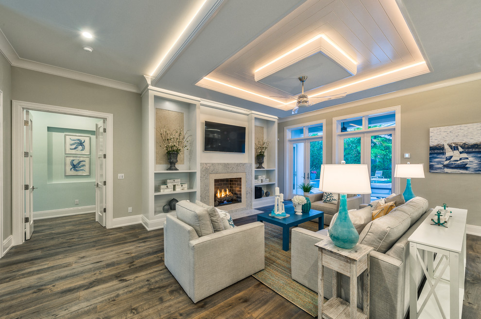 Transitional home design photo in Miami