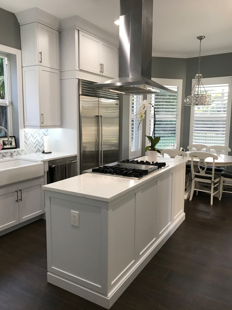 Transitional kitchen photo in Miami