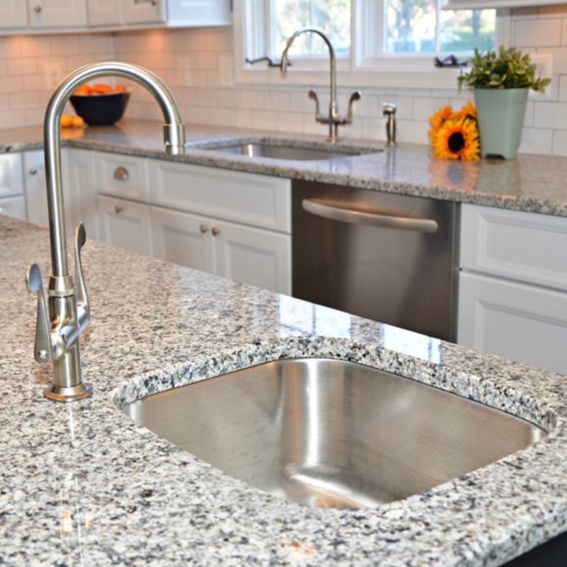 Example of a transitional home design design in Baltimore
