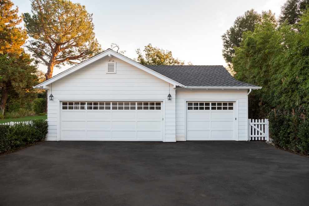 Design ideas for a traditional detached three-car garage in Los Angeles.