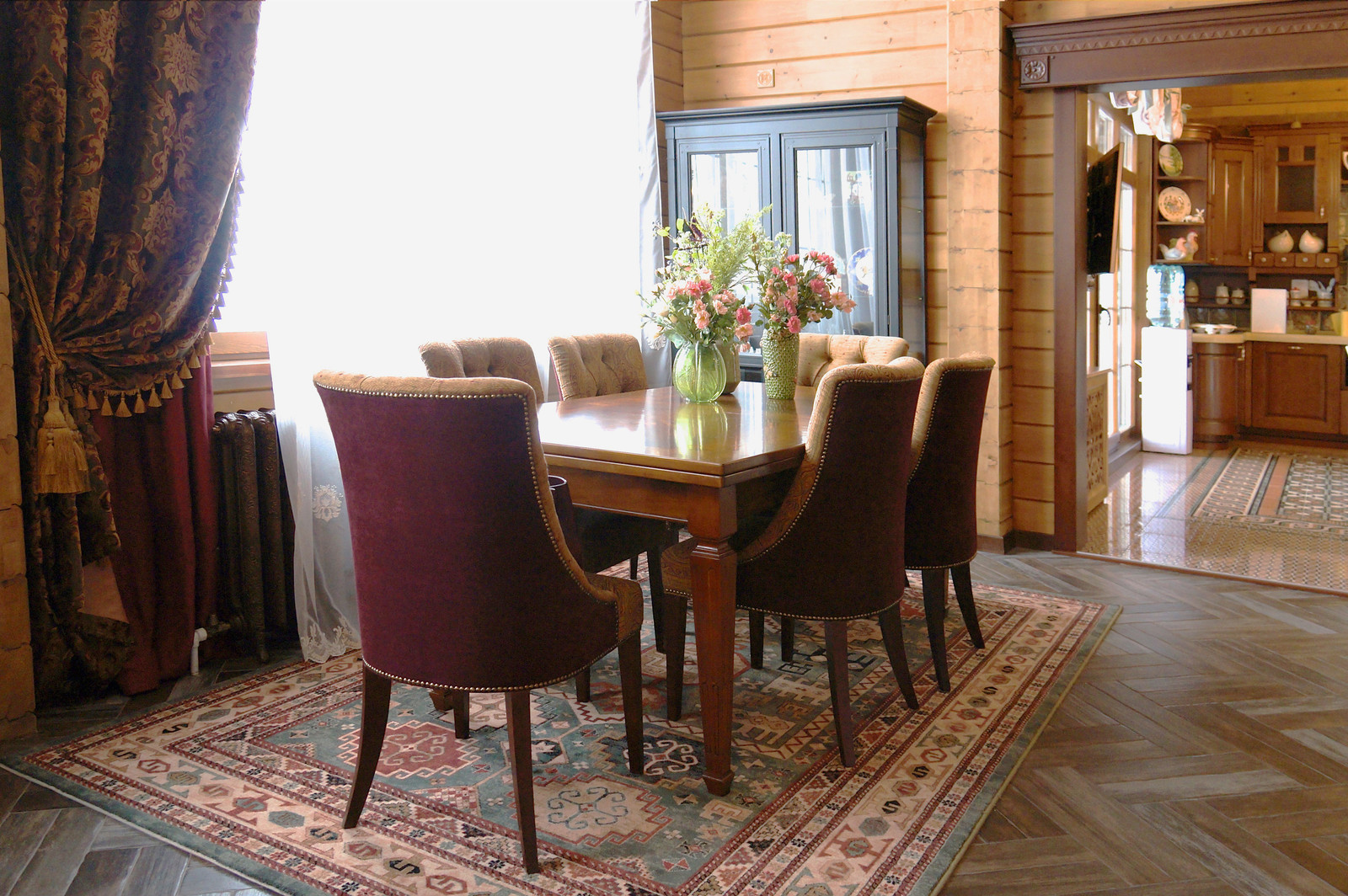 Интерьер загородного дома и ландшафт