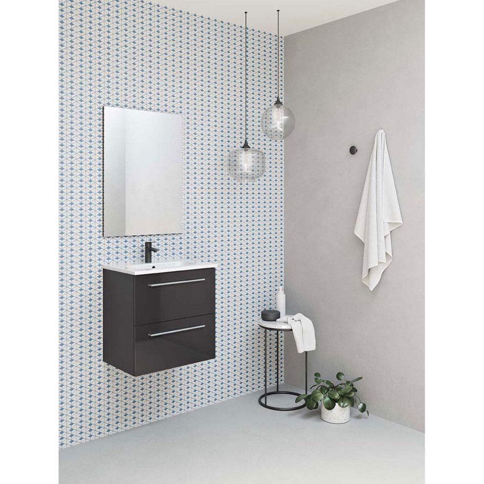 Exemple d'une petite salle de bain principale tendance avec un placard à porte plane, des portes de placard noires, un lavabo posé, meuble simple vasque et meuble-lavabo suspendu.