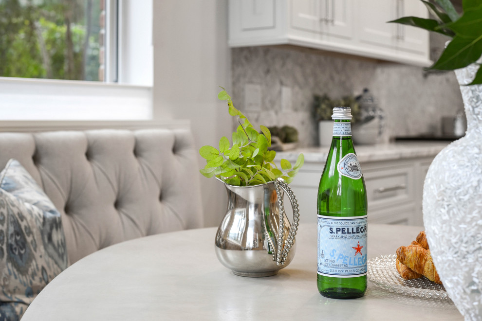 Inspiration for a transitional kitchen remodel in Jacksonville