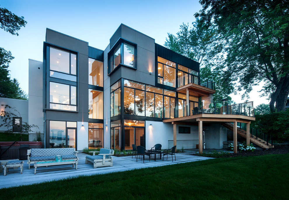 Photo of a contemporary three-storey glass exterior in Ottawa.
