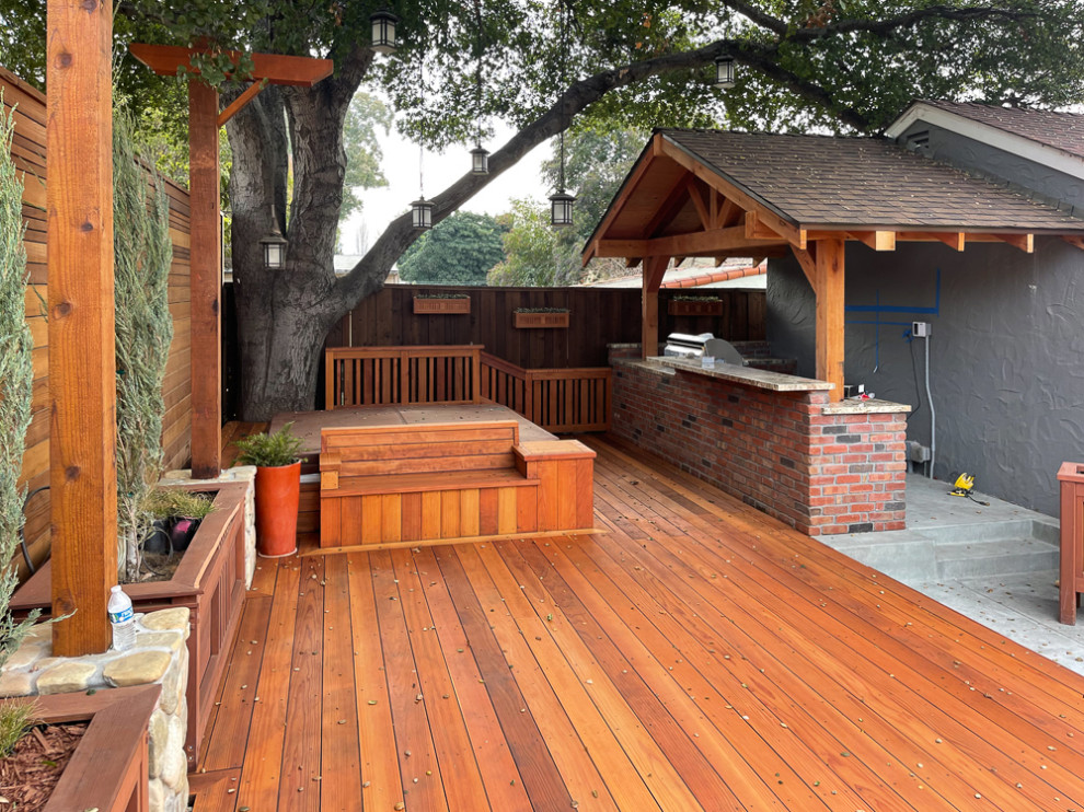 Outdoor Kitchen & Deck