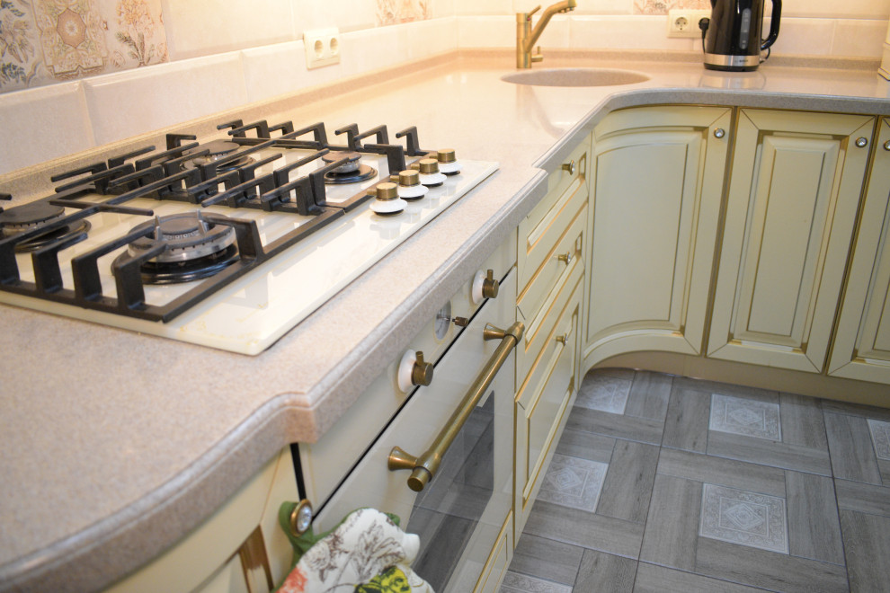 Кухня ЭКО из массива бука с золотой патиной