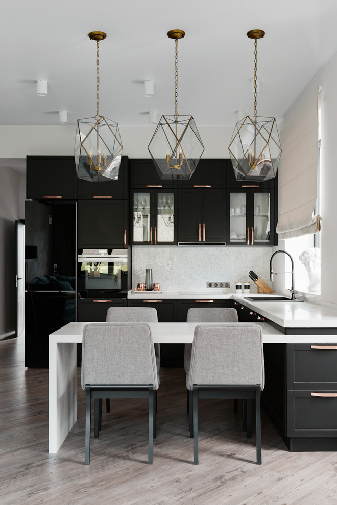 Стильная кухня в черном цвете