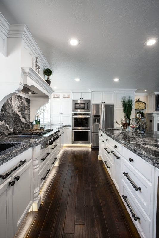 Kitchen - transitional kitchen idea